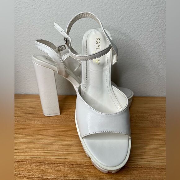 White Bulky Sole Sandel Heel - Picture 4 of 7